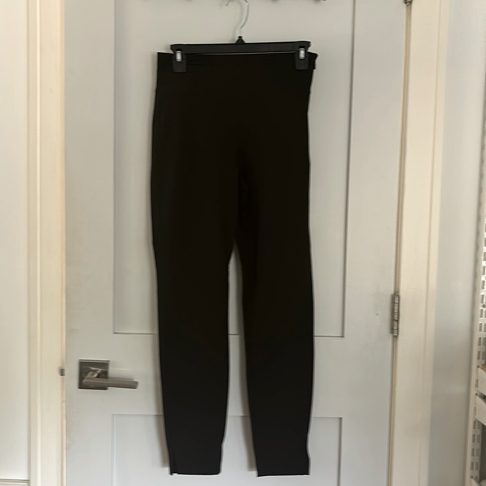 Athleta Wander Slim Ankle pant, size 4